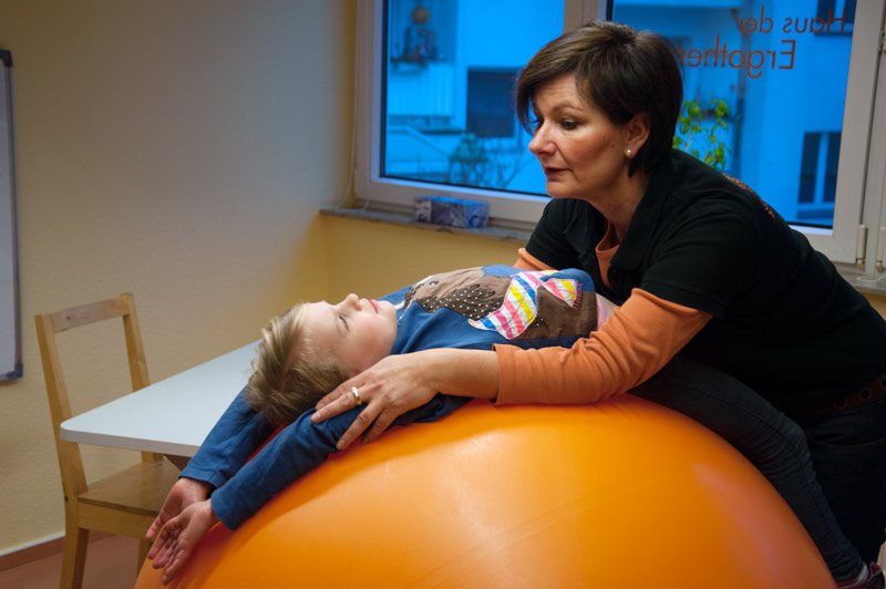 Ergotherapie im Bereich Pädiatrie Bewegung mit dem Kind